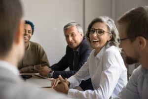 הקשר בין הומור, זיכרון וחיזוק החוסן הקוגניטיבי